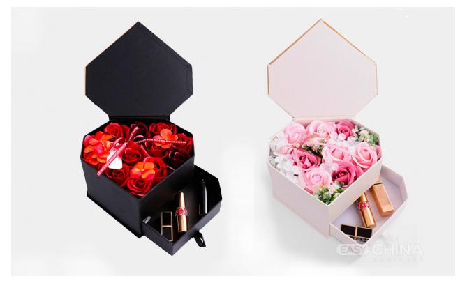 Подарочный набор мыла из роз в виде сердца Подарочный набор мыла из роз в виде сердца